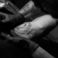 OPERATORE DI TATUAGGIO E PIERCING